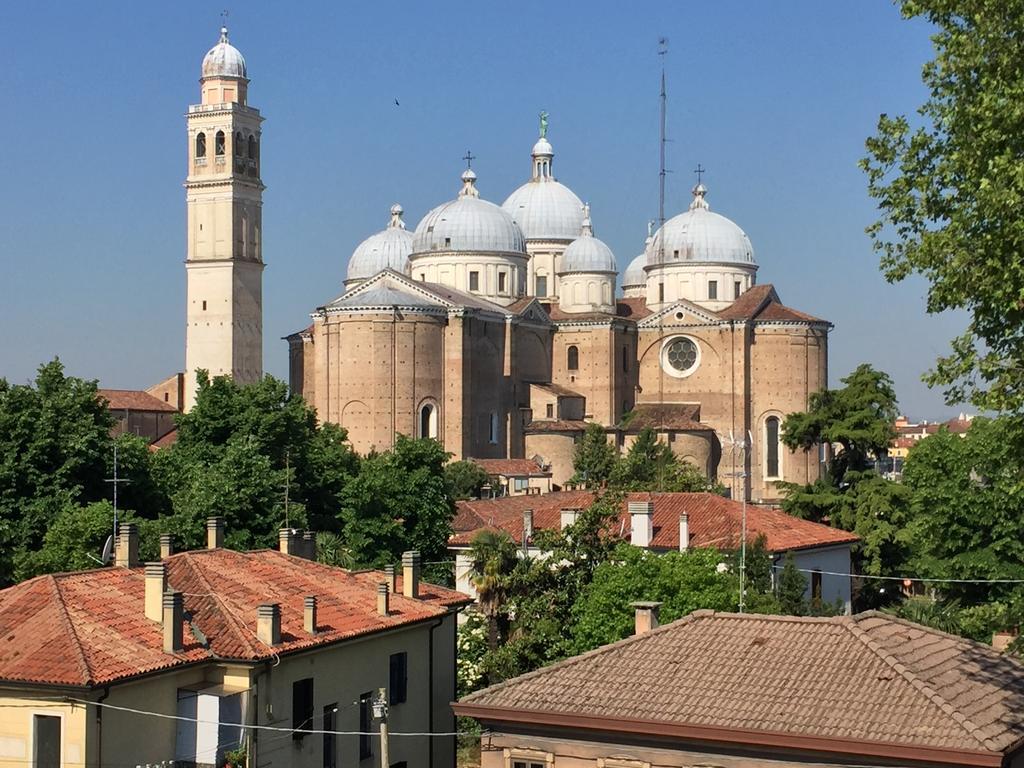 Dolly,tina & Anna, Tre Unita Distinte Padova